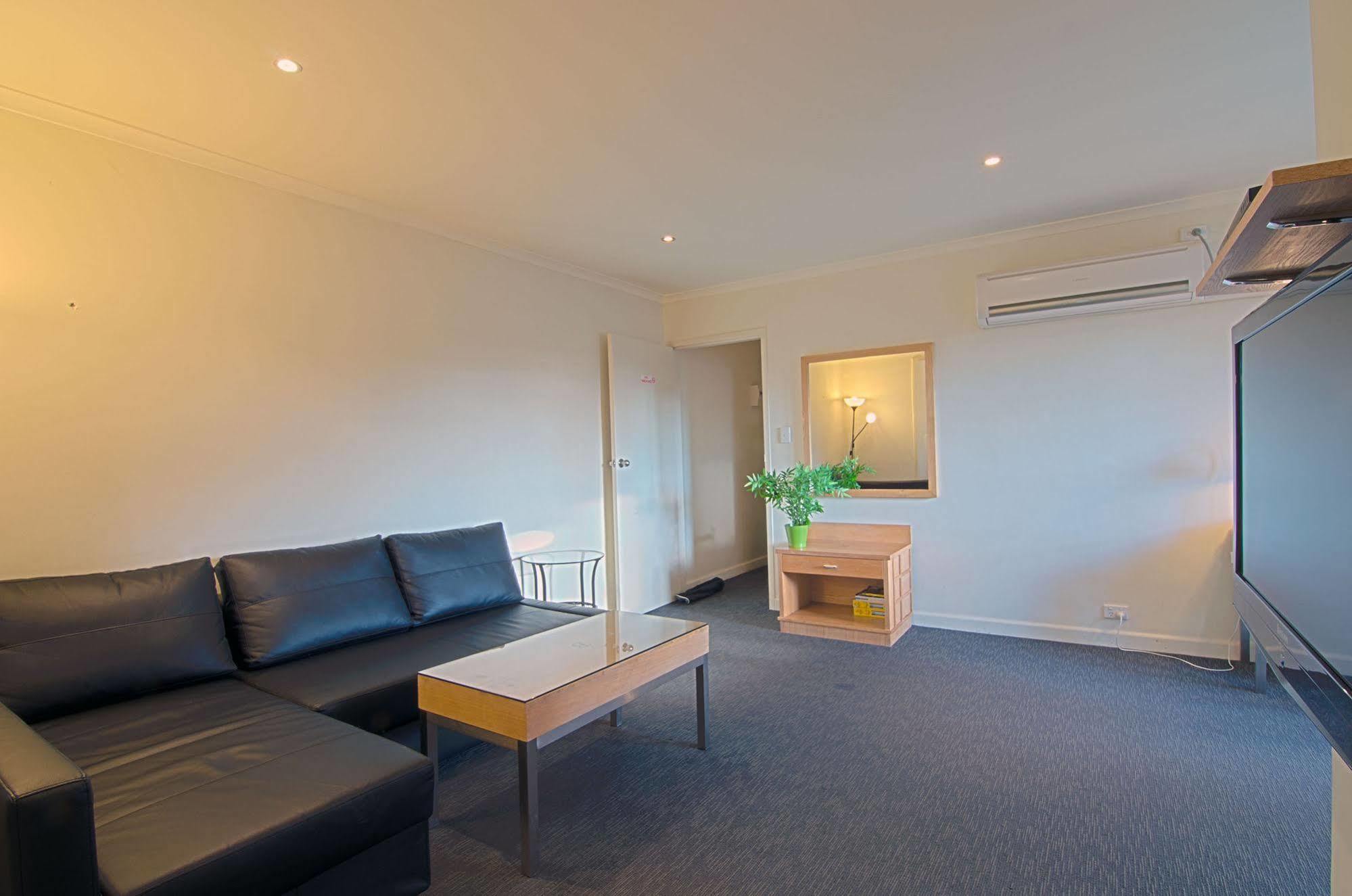 Park Squire Motor Inn & Serviced Apartments Мельбурн Экстерьер фото
